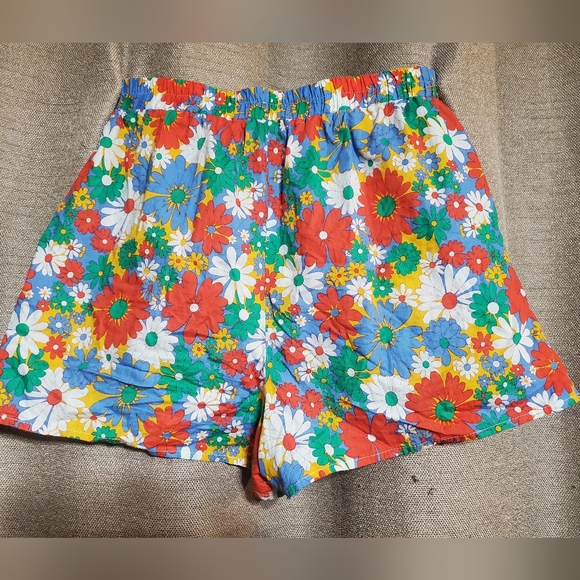 SOLD ON DEPOP - Floral Shorts with pockets & elastic waist band from Cider SZ XL - Picture 4 of 5